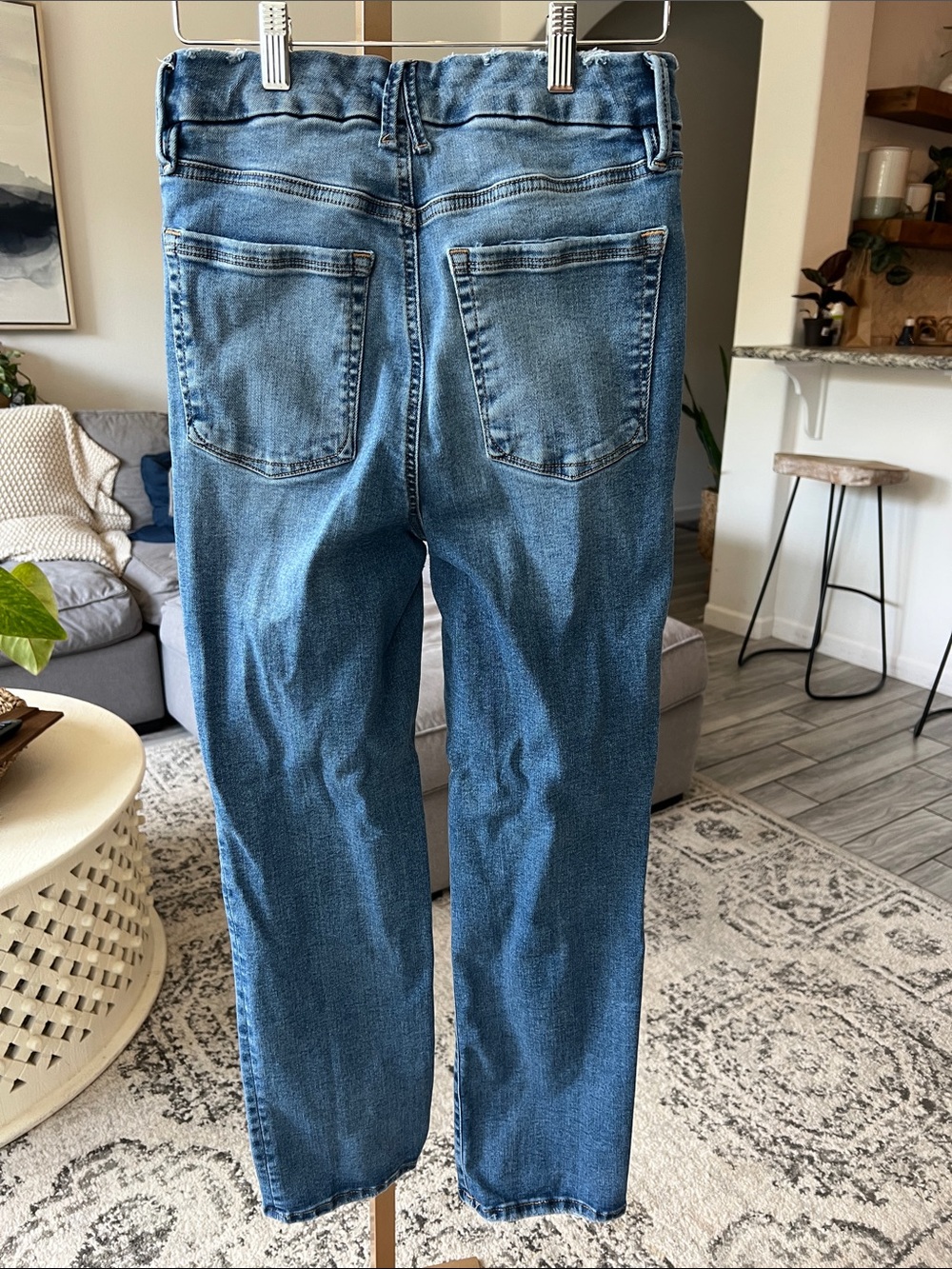 Good American Always Fit Slim Straight Jeans in Medium Blue 6-12 - Picture 3 of 4